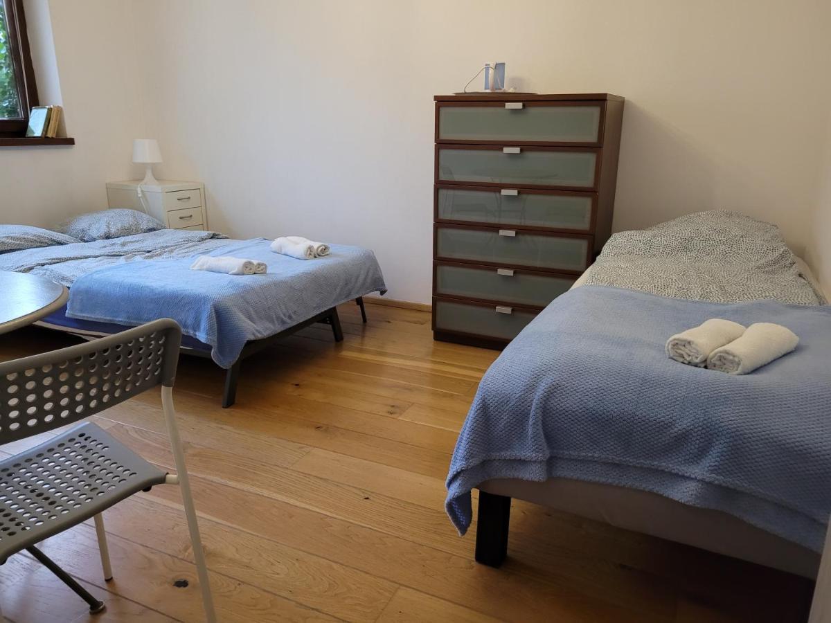 4 Pory Roku Lägenhet Łomianki Exteriör bild